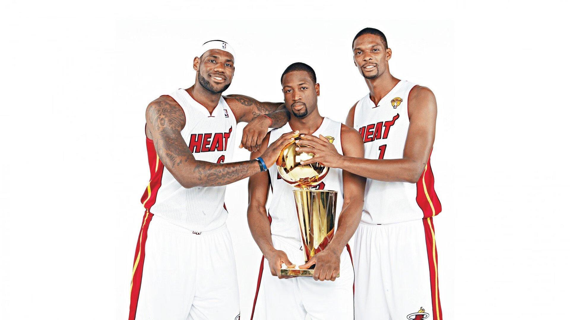 比尔让出3号球衣致敬传奇，快船官宣新赛季改穿0号开启新征程