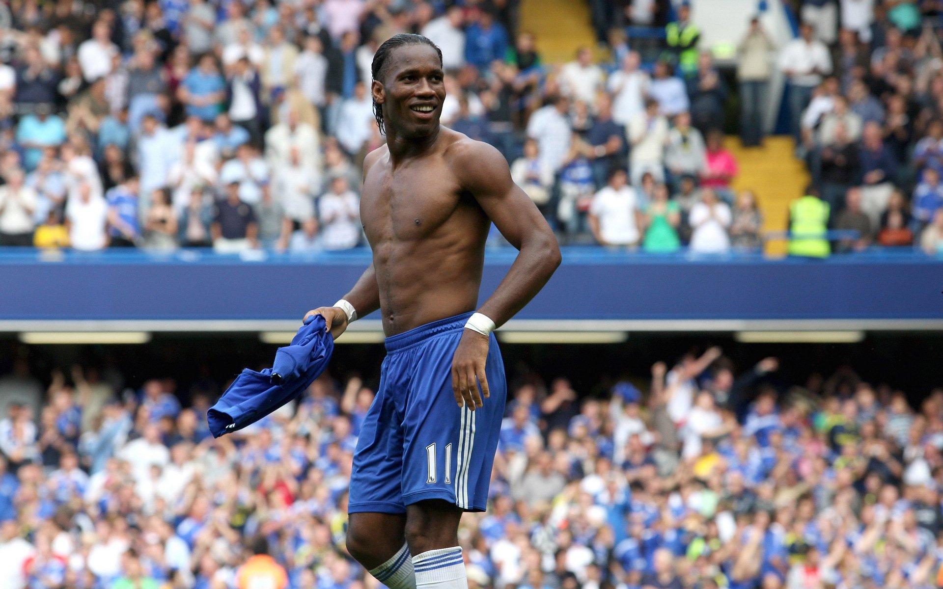 巴萨门将特尔施特根训练场短暂现身引发猜测，未来动向成谜