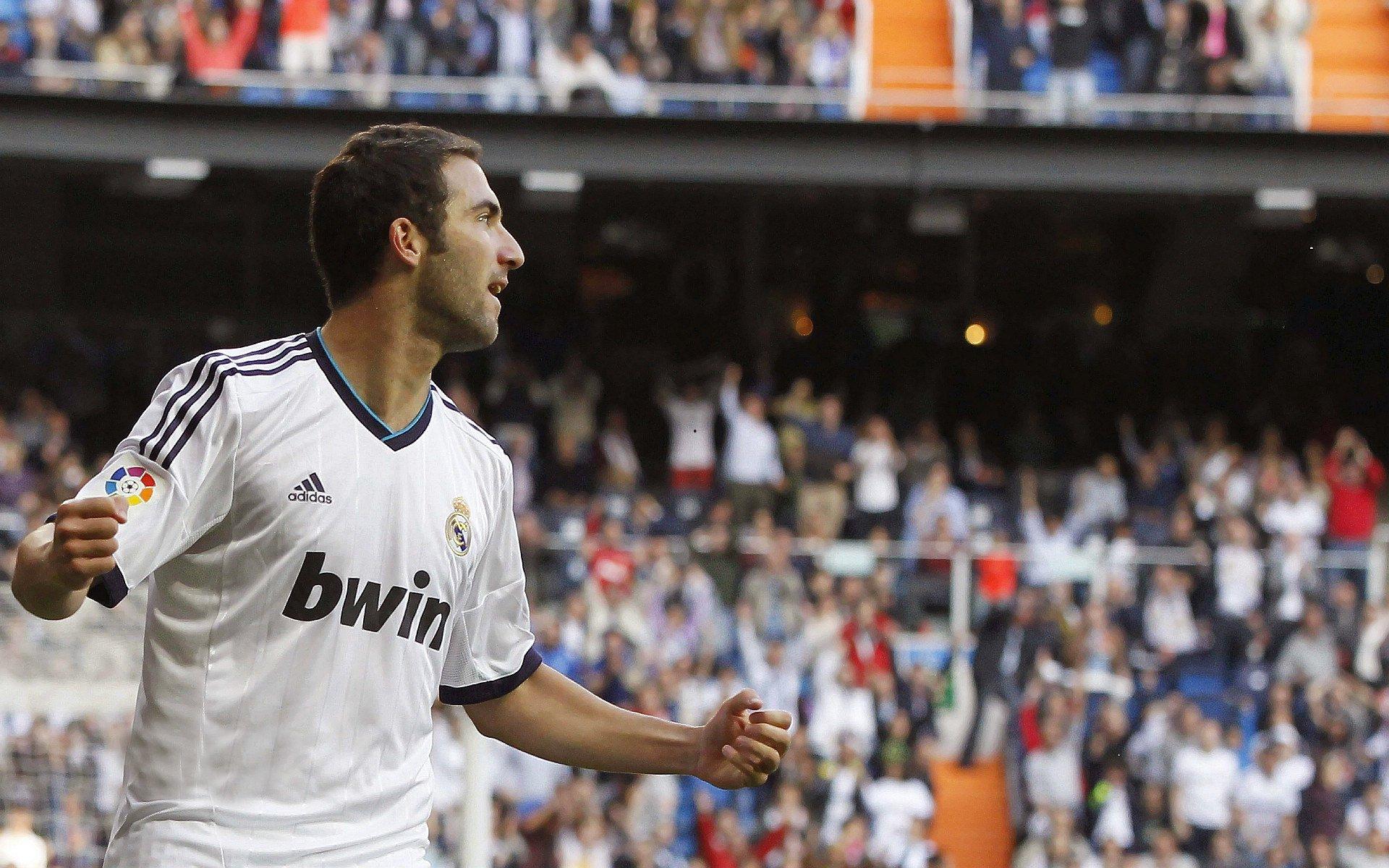 颜值与实力并存！库里新战靴引爆总决赛G1，高效砍分率队拔得头筹